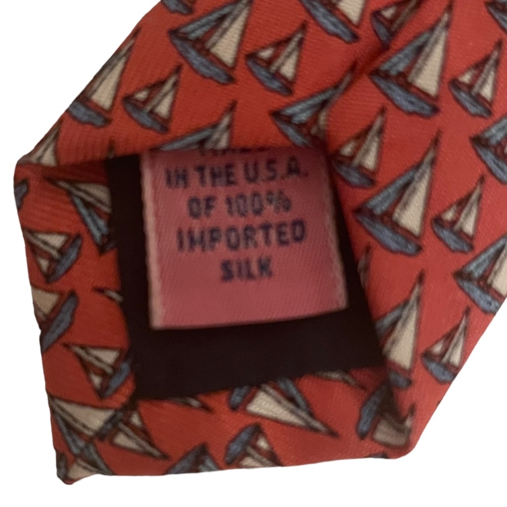 Vineyard Vines Salmon Pink w/ Sailboats Silk Necktie Tie - Picture 4 of 4